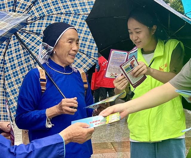 禁毒宣传风雨无阻
