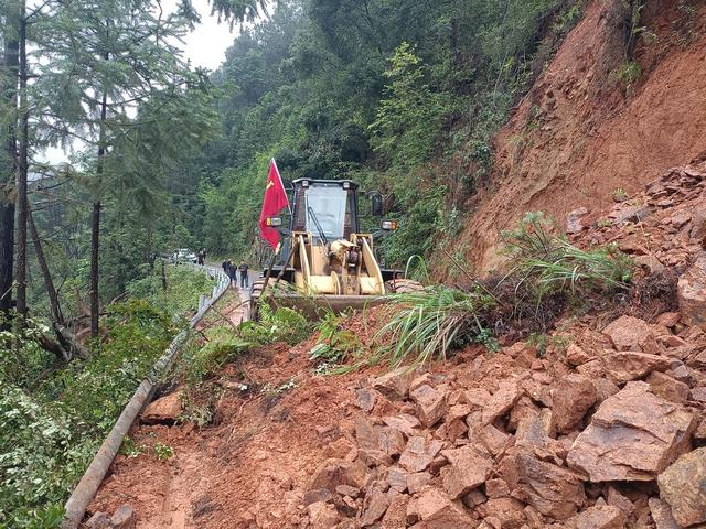 抗洪 抢险救灾 道路塌方抢通