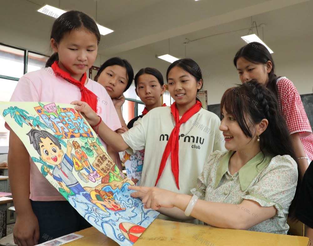   同心绘童画    安全防溺水
