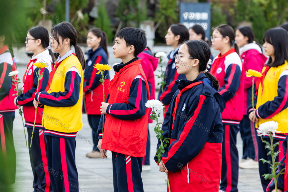 清明  学生   英烈   湘西  吉首  公园 烈士 