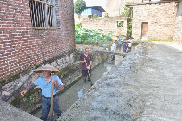 党员带头，群众响应，共建美丽家园 ——记三井镇石岩头村清淤行动
