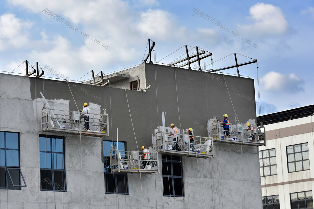 迎战高温施工忙