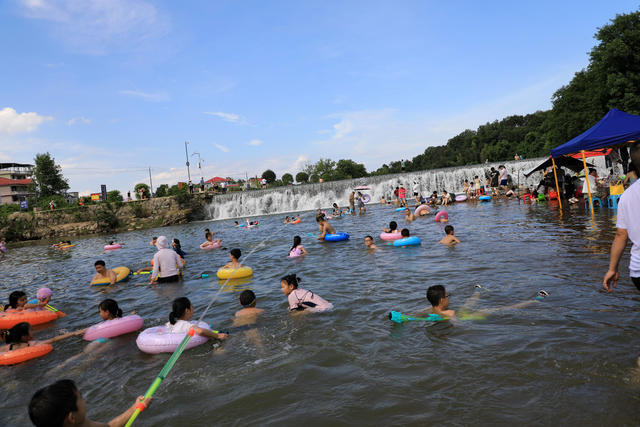 湖南邵东  戏水  清凉 夏日  游泳 打水仗