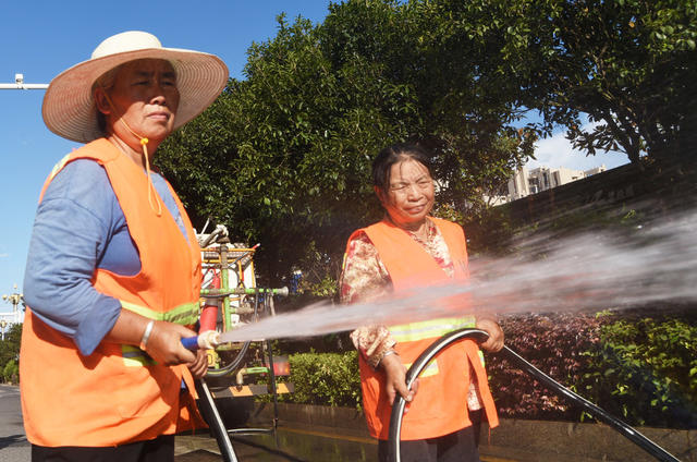 嘉禾：高温坚守  清洁环境