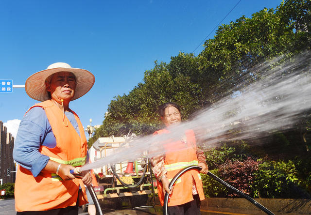 嘉禾：高温坚守  清洁环境