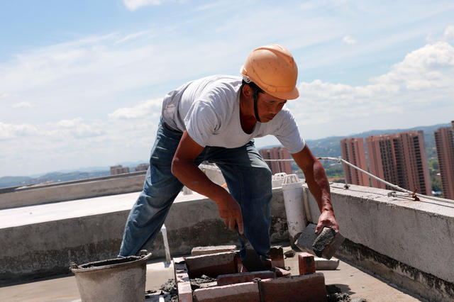 湖南邵东  施工  劳动  高温  烈日  坚守  民生