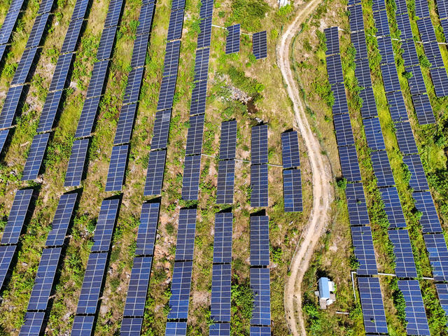 光伏  发电  绿色  能源  清洁  乡村  经济