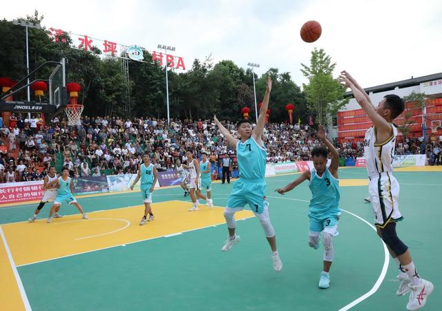 “村BA”点亮边区乡村夜生活
