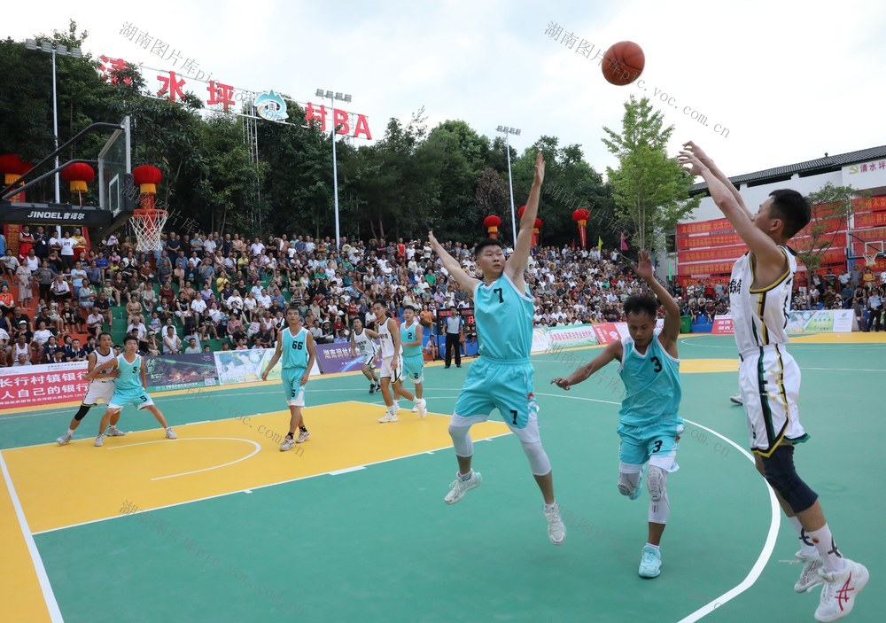 “村BA”点亮边区乡村夜生活
