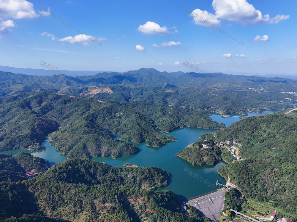 水库  青山  碧水  生态  蓝天  白云  环境