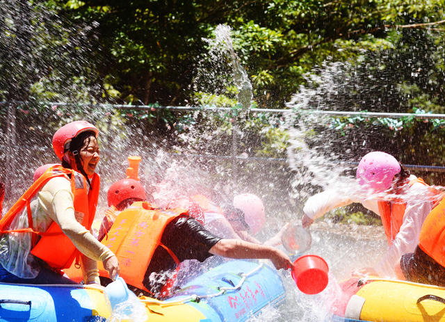 宜章：漂流戏水  乐享清凉