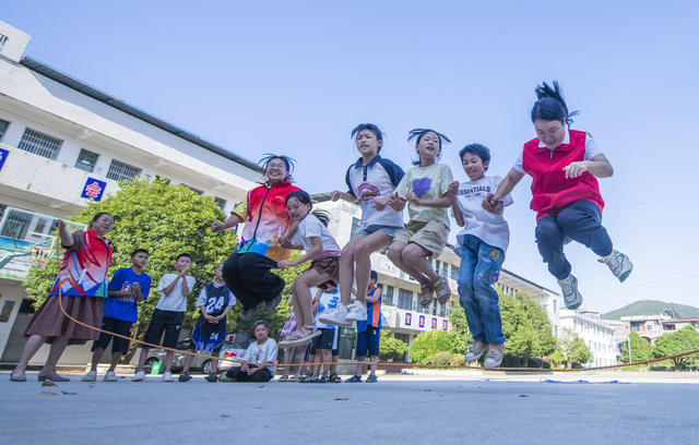 志愿
学生
暑期
