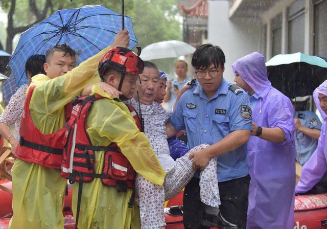 洪灾  救人  党员干部  为民办实事   救援队