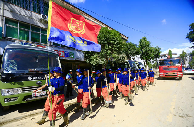 湖南  郴州  资兴  州门司   格美  暴雨  山洪  泥石流 防汛救灾  灾后重建  灾后自救   应急  消防  部队  官兵  干群  团结  合力    救灾  现场   家园

