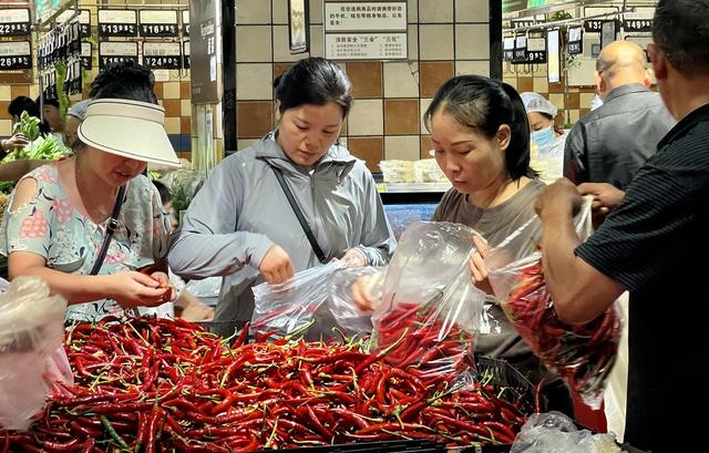 高温不减“菜篮子”丰盈
