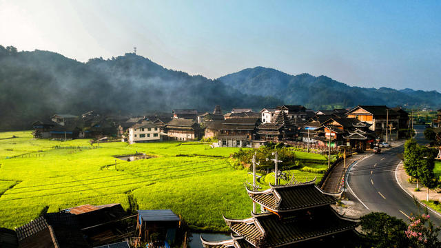 侗乡 稻田 公路 青山 民居 美景