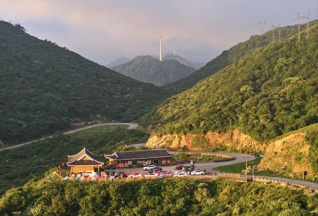 高山 凉 旅游热