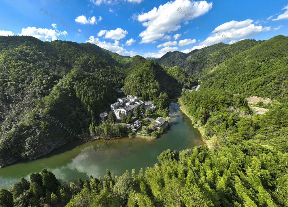 避暑 户外露营 帐篷  民宿 人居环境 乡村治理 暑期旅游 森林公园 戏水 