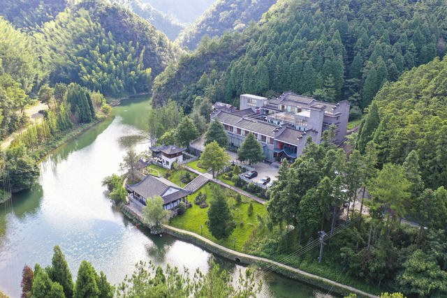 避暑 户外露营 帐篷  民宿 人居环境 乡村治理 暑期旅游 森林公园 戏水 