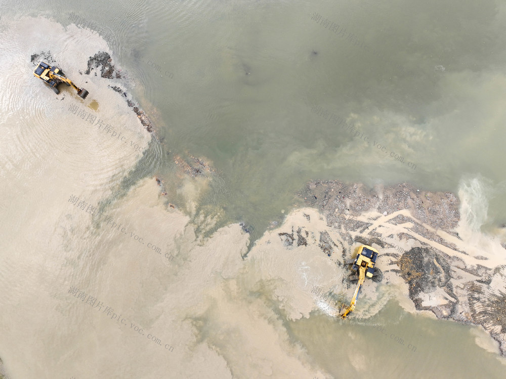 清理河道
道县