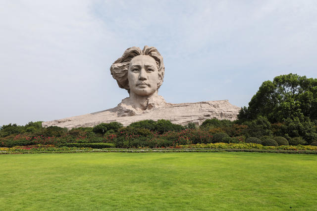 橘子洲景区，色彩斑斓，