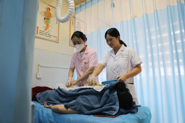 医师节 坚守岗位