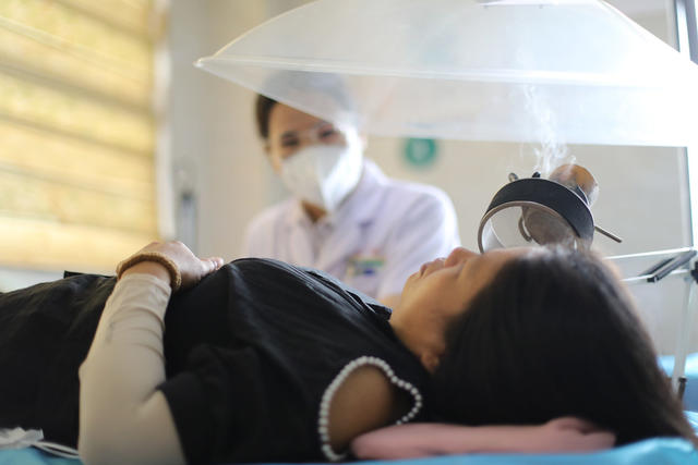 医师节 坚守岗位