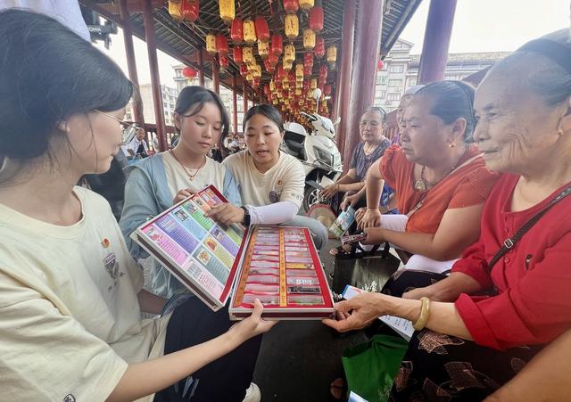 宣传禁毒贡献青春热情
