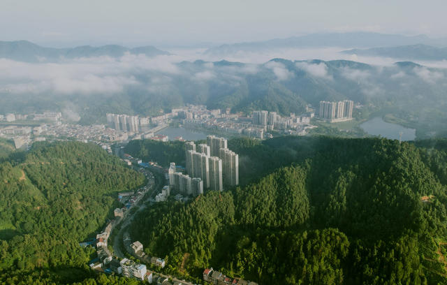 云雾缭绕 如诗如画
 
