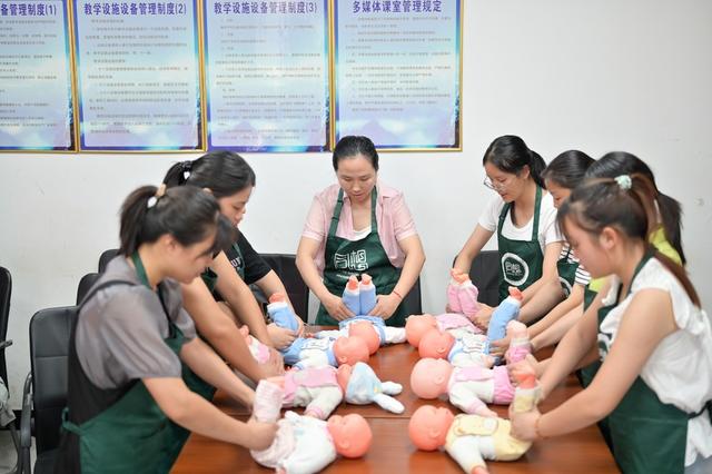 人社  育婴  技能  培训  人才  劳动者  月嫂