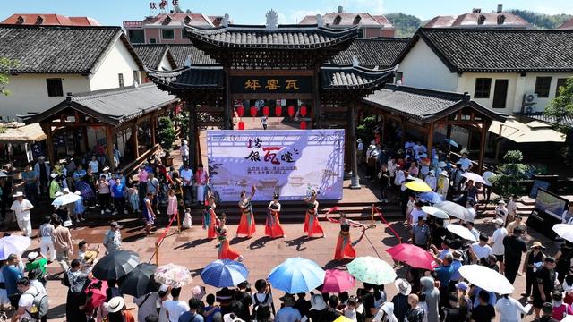 航拍 湖南 郴州 苏仙区 飞天山镇  历史文化古村  结合新农村建设  霞客故道  碧水丹霞 古镇  ,网红景点 文旅小镇  民宿  千年古渡  瓦窑坪  非遗  特色农产品 