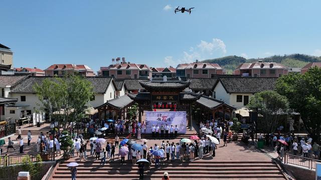 航拍 湖南 郴州 苏仙区 飞天山镇  历史文化古村  结合新农村建设  霞客故道  碧水丹霞 古镇  ,网红景点 文旅小镇  民宿  千年古渡  瓦窑坪  非遗  特色农产品 