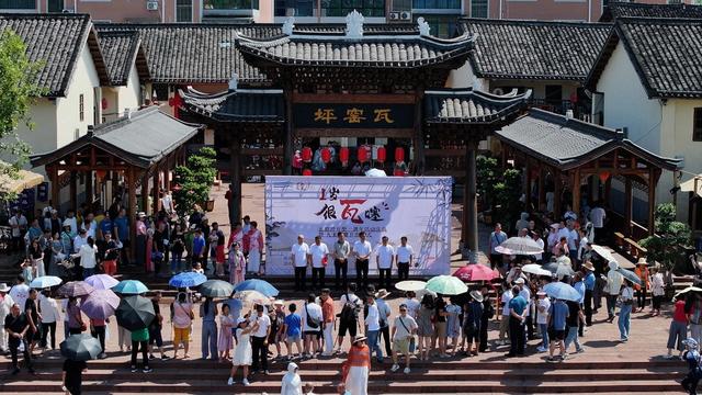 航拍 湖南 郴州 苏仙区 飞天山镇  历史文化古村  结合新农村建设  霞客故道  碧水丹霞 古镇  ,网红景点 文旅小镇  民宿  千年古渡  瓦窑坪  非遗  特色农产品 