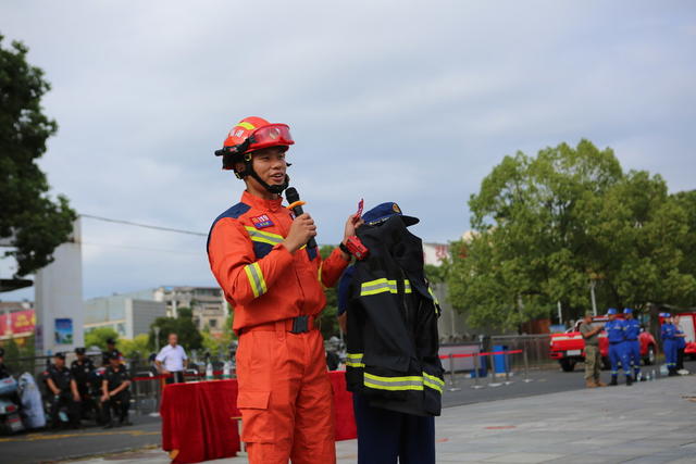 开学   学生   高中  新生   教育  安全   应急  消防  培训  军训  开学第一课  学习