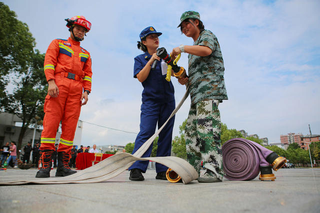 开学   学生   高中  新生   教育  安全   应急  消防  培训  军训  开学第一课  学习