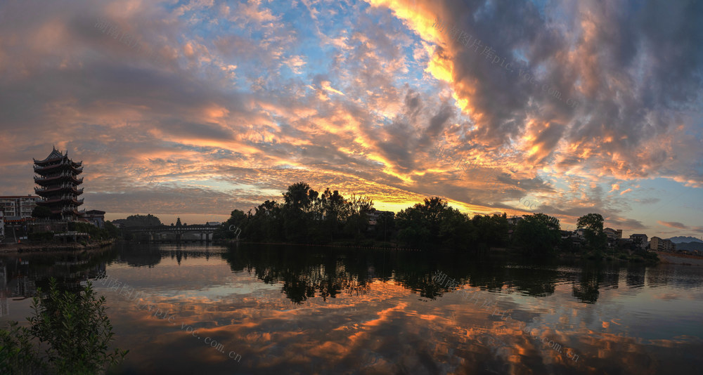朝霞  日出  天空  

