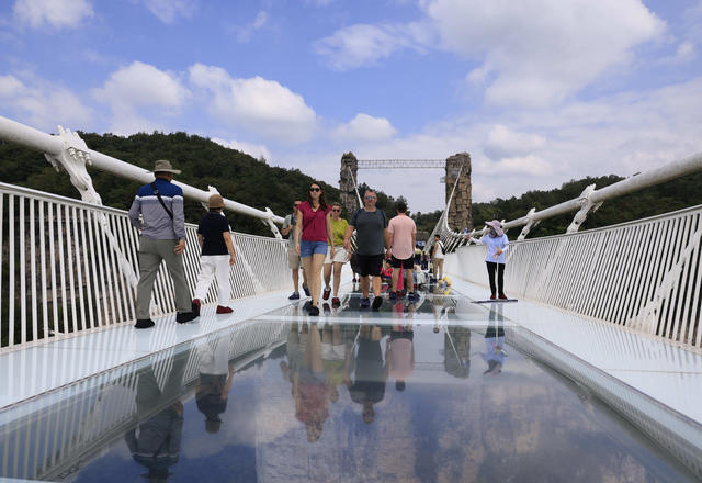 中秋
大峡谷 玻璃桥 张家界