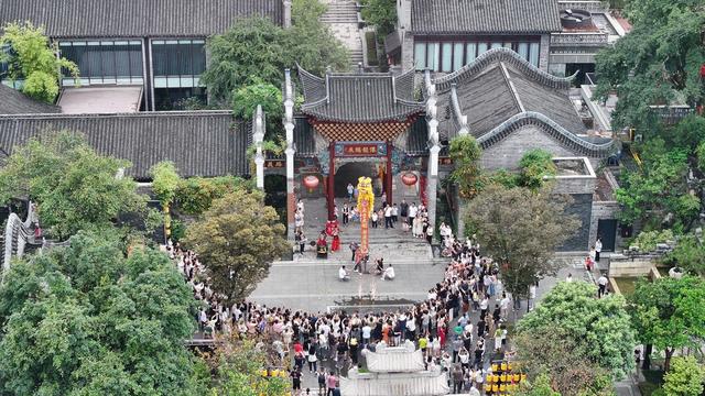 湖南  郴州  郴州长卷  中秋节 游客    舞狮  打铁花  节日  游玩项目 