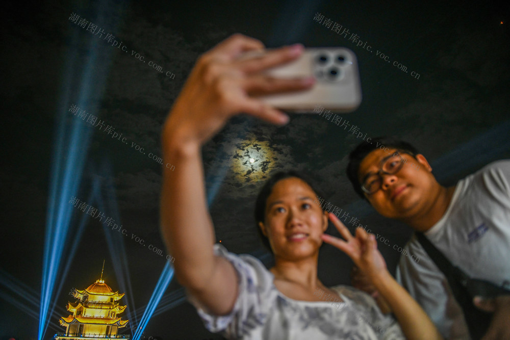 中秋
道县
赏月