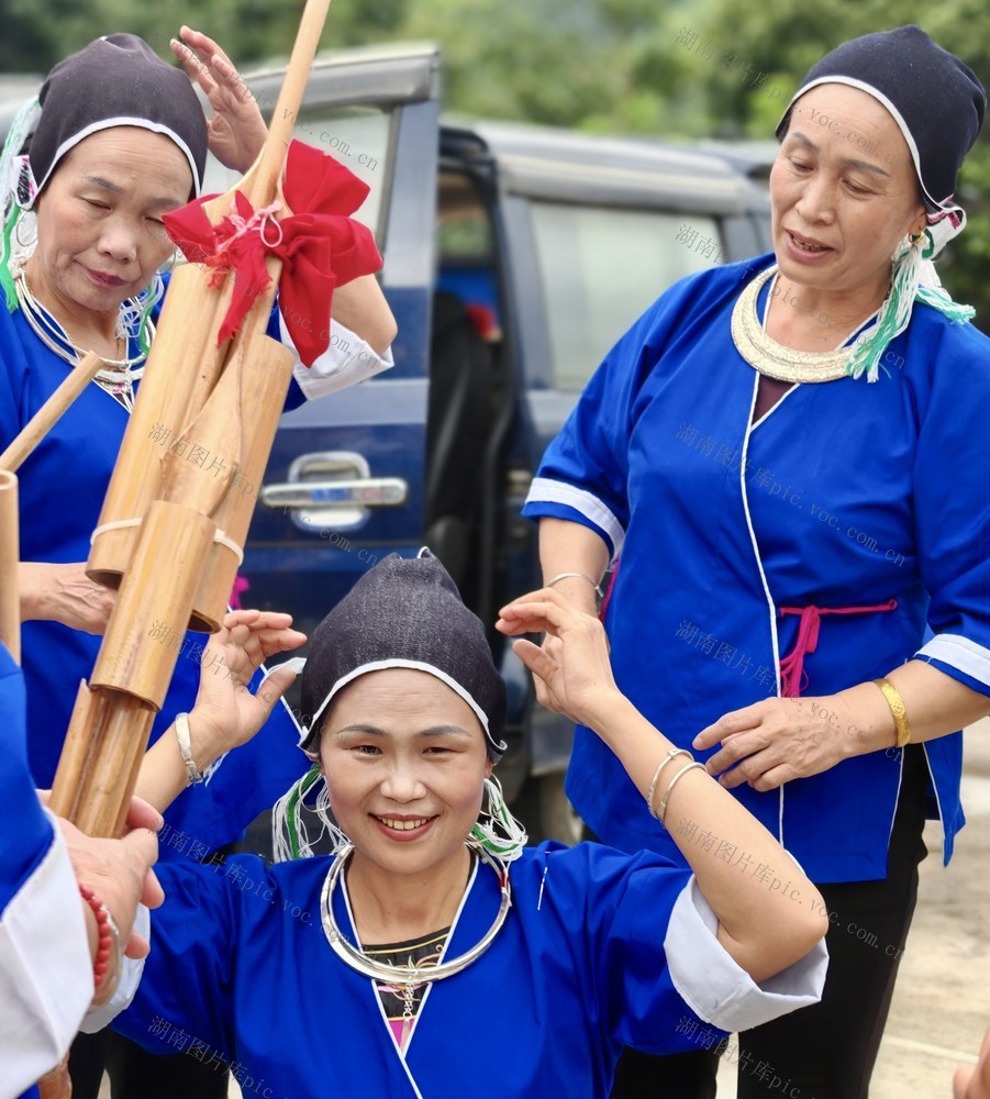 换装体验民族风
