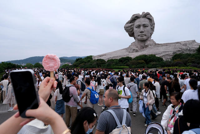 橘子洲，游人如织