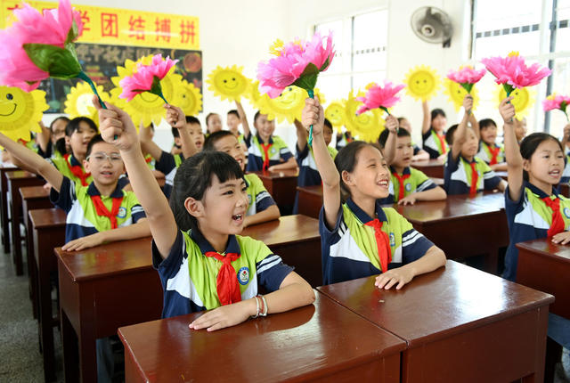 国庆 喜迎 欢庆 国旗 国歌 唱 歌曲   
 文化 教育 学校 学生 颂祖国  迎国庆 