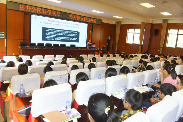 全国科普日  科普活动   校园  科普展示  科普讲座  智慧未来