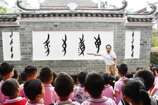 萌娃学习“女书” 体验非遗魅力