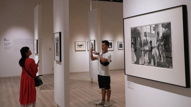 西方遇见东方，马克·吕布摄影回顾展”