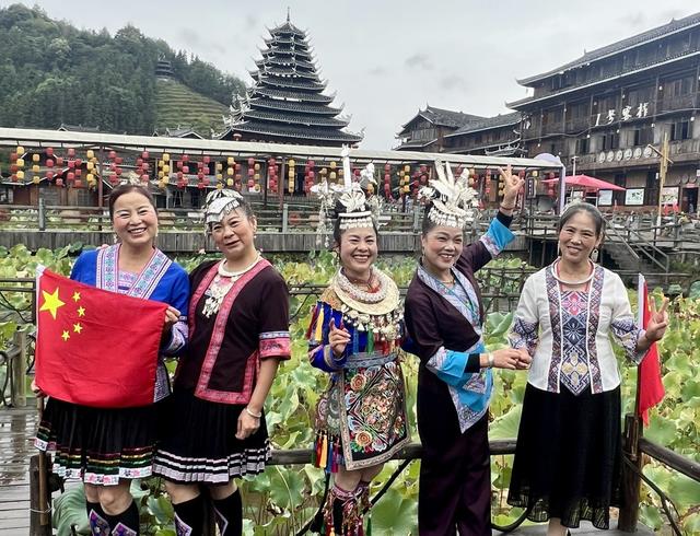 长假首日 皇都侗寨情醉八方客
