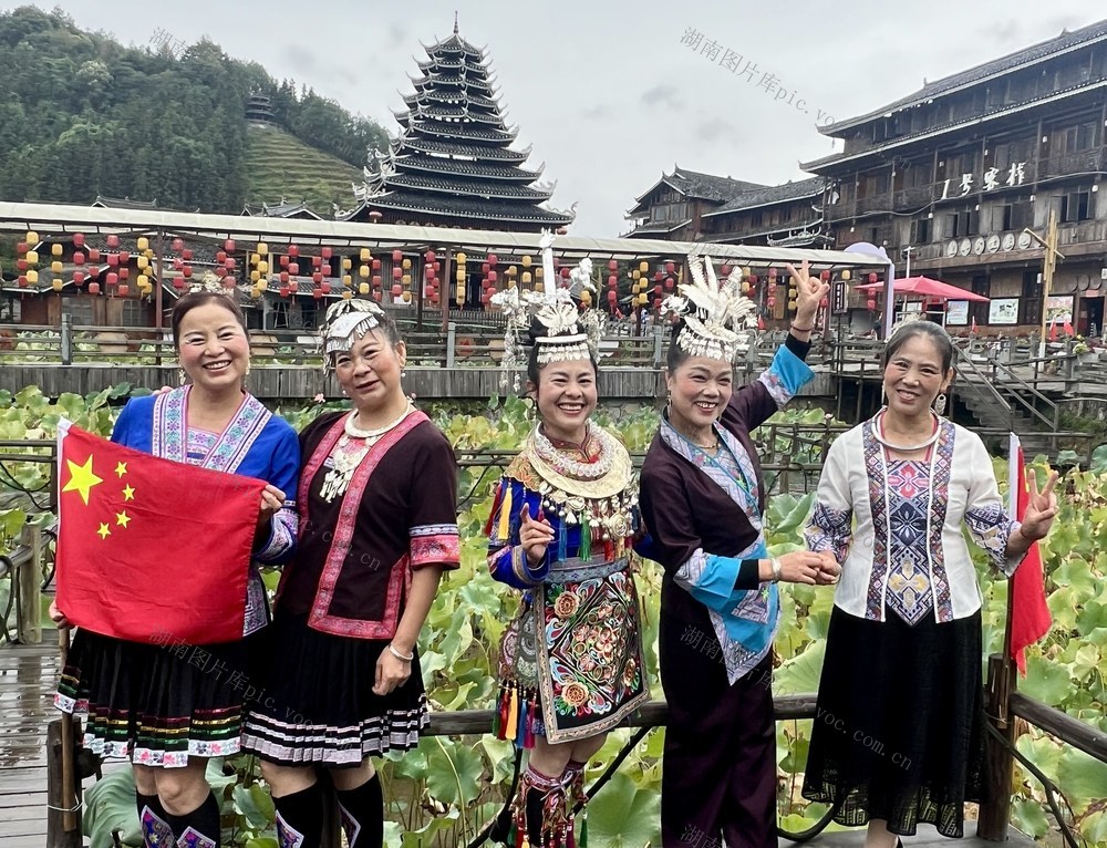 长假首日 皇都侗寨情醉八方客
