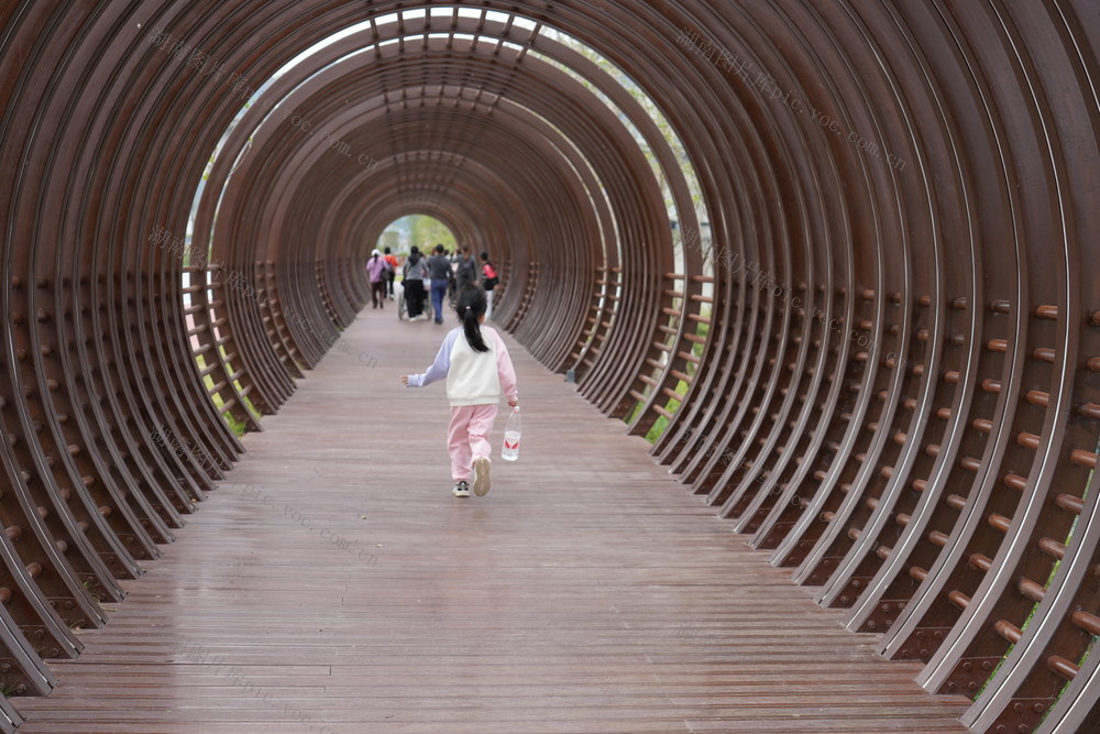 安江大畲坪  
造型独特人行道
安全美观
