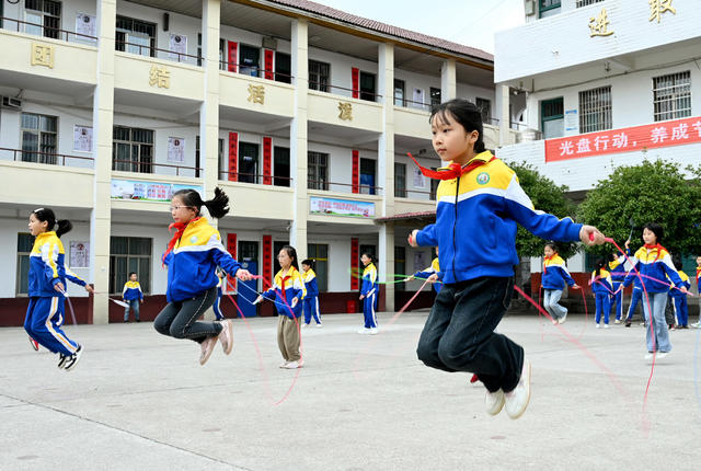 大课间 教育 跳绳 体育 运动 学生 学校 锻炼 文体 课间