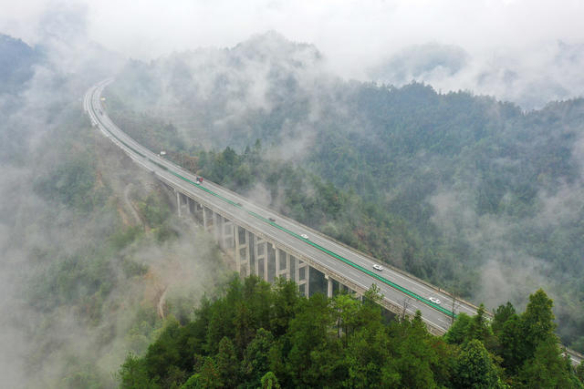 湖南，龙山，交通，建设，公路，网络，经济发展，